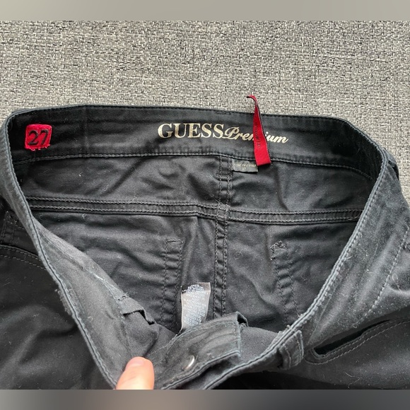 NWOT Guess Jeans 👖 Premium Black (Gold Crest) Jeans - Picture 2 of 3